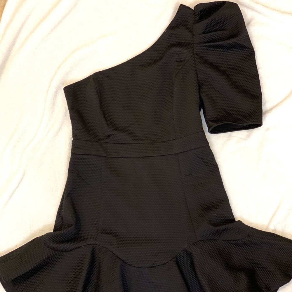 Black DO+BE Large Midi Dress One Puff Sleeve Ruffle Bottom